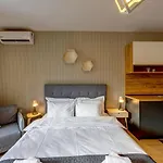 Aparthotel Boutique Entry E 4*