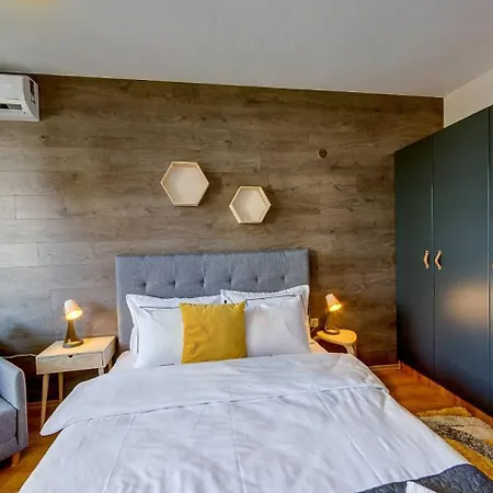 アパートホテル Boutique Entry E 4*